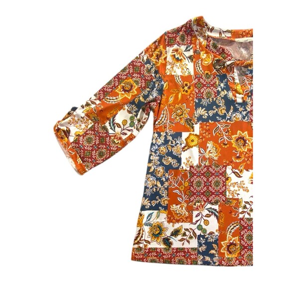 Above & Beyond Women’s M Patchwork Floral 3/4 Sleeve V-Neck Top Grommet Detail - Picture 10 of 11